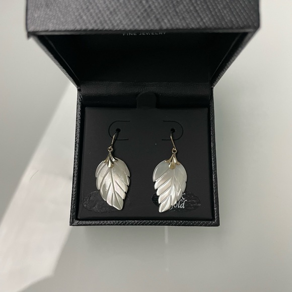 Leaf Earrings in 10k Gold - Picture 5 of 5